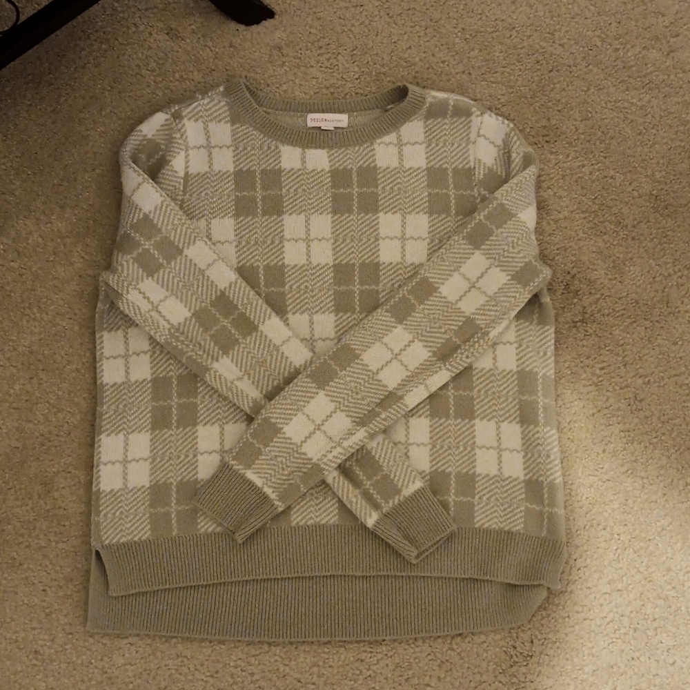 Saw green plade sweater